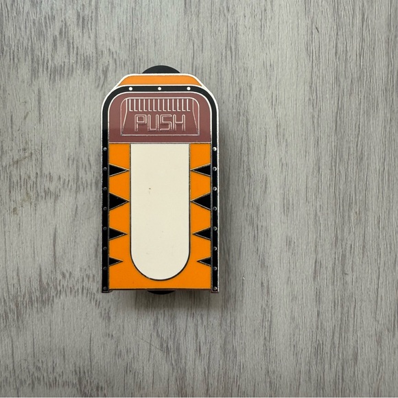 Tigger Disney trash can pin - Picture 1 of 2